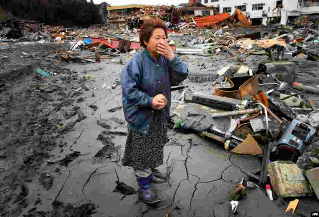Reiko Miura, 68, cries as she looks for her sister's son at a tsunami-hit area in Otsuchi, Iwate Prefecture, northern Japan, March 16. (AP)