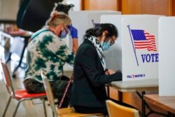 20일 미국 위스콘신주 커노샤에서 대선 조기투표가 진행되고 있다.