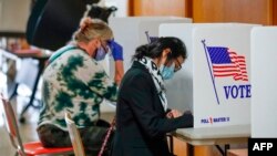 미국 위스콘신주 커노샤 주민들이 지난달 20일 사전 투표를 하고 있다. 