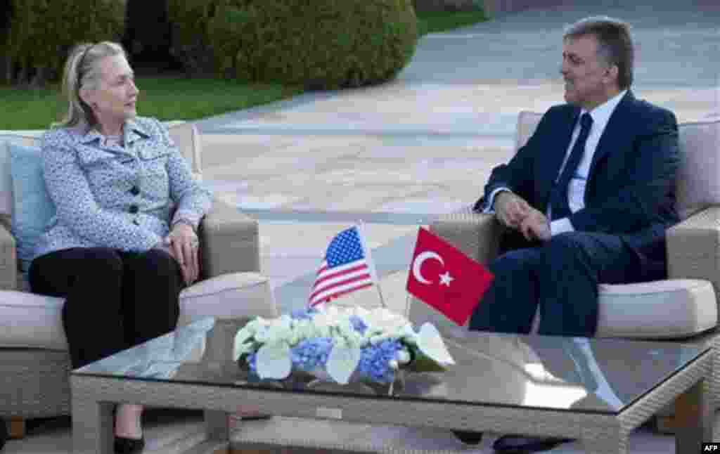 Turkish President Abdullah Gul , right, speaks with US Secretary of State Hillary Clinton in Istanbul, Friday, July 15, 2011. Around 15 top diplomats including US Secretary of State Hillary Rodham Clinton are to meet in Istanbul to discuss a political so