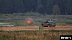 Xe tăng T-72 B3 của đoàn Uzbekistan tham gia cuộc thi "Tank Biathlon" tại Army Games 2020 ở Nga vào ngày 2/9/2020.