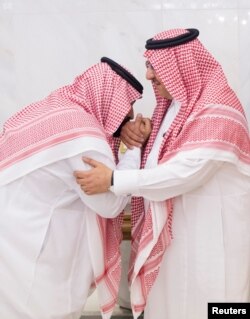 Newly appointed Crown Prince Mohammed bin Salman (left) kisses the hand of Prince Mohammed bin Nayef in Mecca, Saudi Arabia, June 21, 2017.