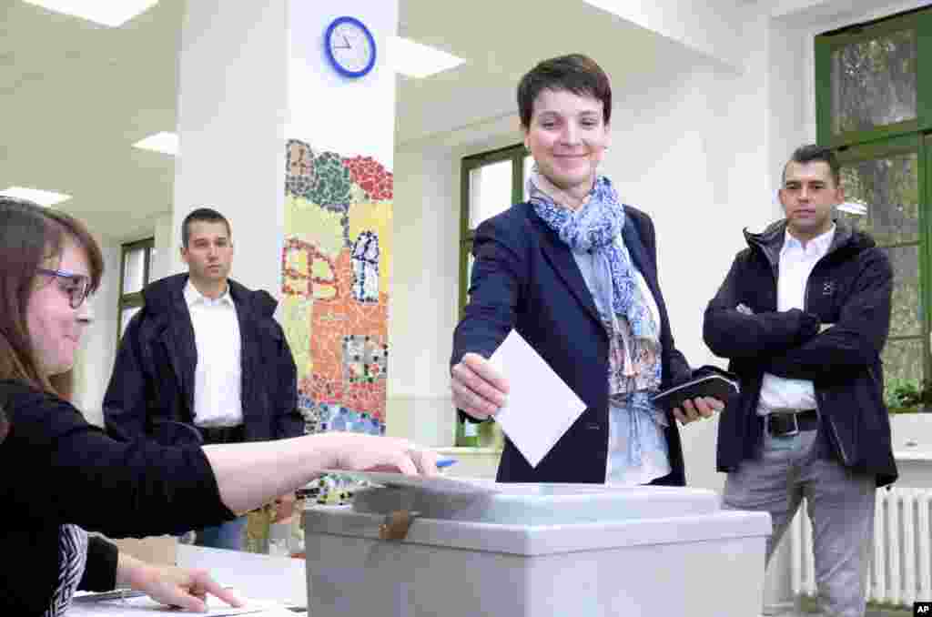 Head of the anti-migrant Alternative for Germany, or AfD, Frauke Petry casts her vote in the parliament election at a polling station in Leipzig, eastern Germany, Sept. 24, 2017.