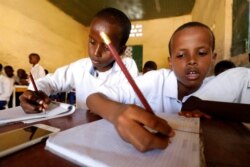 Siswa sekolah dasar di Somalia di sekolah zona Banadir di Mogadishu, Somalia 22 September 2019. (Foto: REUTERS/Feisal Omar)