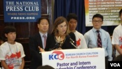 15일 ‘북한의 자유를 위한 미주한인교회연합 KCC’가 주최한 ‘워싱턴 횃불대회’에서 미 하원 군사위 소속 로레타 산체스 의원이 발언하고 있다.