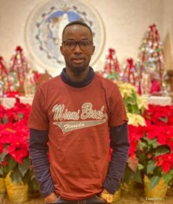 Агустине Ачу приехал в Массачусетс из Вашингтона, чтобы провести Рождество с друзьями из Нигерии