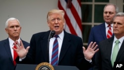 Tổng thống Donald Trump phát biểu trong một cuộc họp báo trong Vườn Hồng của Nhà Trắng sau cuộc họp với cá nhà lập pháp về an ninh biên giới, ngày 4 tháng 1, 2019.