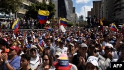 Supporters of Venezuelan opposition leader and self declared acting president Juan Guaido take part in rally to press the military to let in US humanitarian aid, in eastern Caracas on Feb. 12, 2019. 