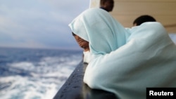 Un migrant à bord du bateau de sauvetage de l'ONG Proactiva Open Arms en mer Méditerranée le 5 août 2018.