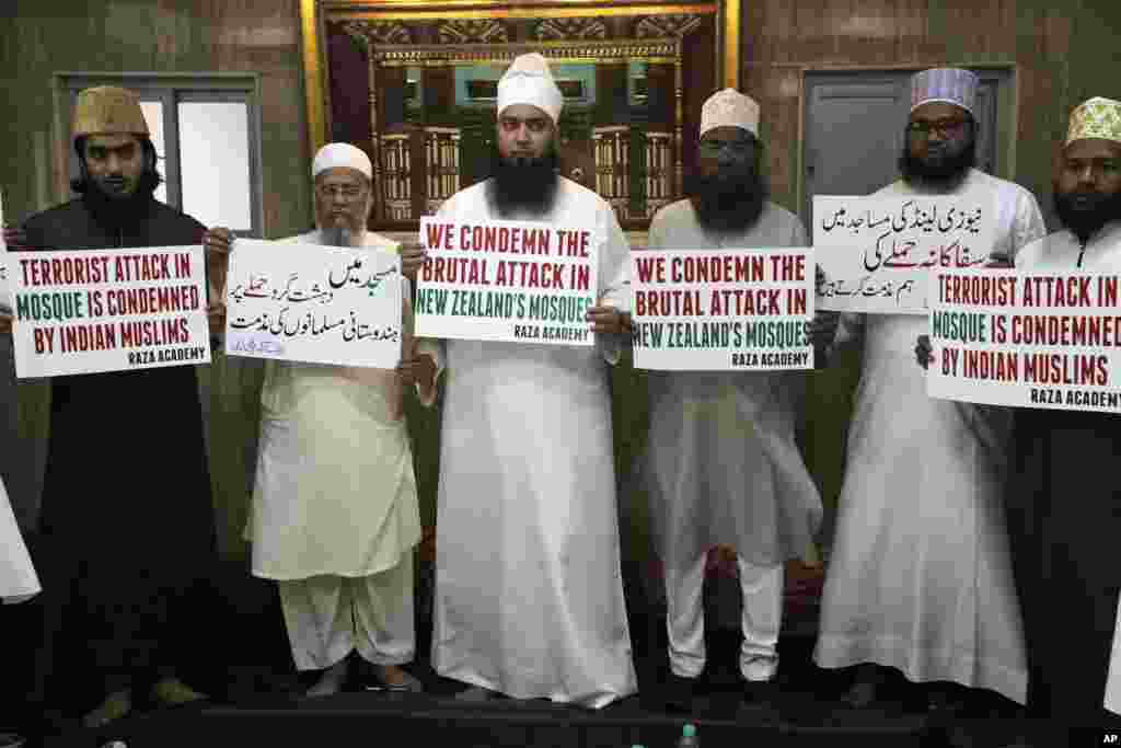 Indian Muslims hold placards during a condolence meeting and protest against Fridays mass shootings in New Zealand in Mumbai, India, March. 15, 2019.