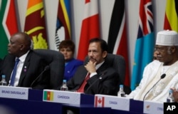 The Sultan of Brunei Hassanal Bolkiah, center, listens during the first executive session of the CHOGM summit at Lancaster House in London, April 19, 2018.