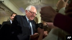Berni Sanders, kandidat za demokratsku predsedničku nominaciju na skupu u Davenportu u Ajovi. 