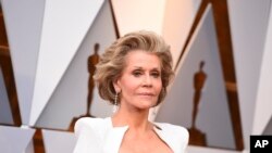Džejn Fonda - glumica i aktivistkinja - svedočila je u Kongresu u ime žena koje rade po kućama ili na farmama i žale se na seksualno uznemiravanje i zlostavljanje.