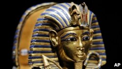 آرشیو - ماسک روی تابوت «توت‌عنخ‌آمون» فرعون مصر 