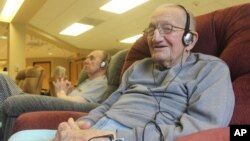 La universidad de Wisconsin-Milwaukee realiza un estudio para evaluar si la música personalizada puede cambiar o alterar el humor de los pacientes con Alzheimer.