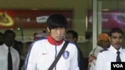 Kapten timnas Korea Selatan yang bermain untuk klub Inggris Manchester United, Park Ji-sung, akan memainkan pertandingan internasionalnya yang ke-100 hari Selasa.