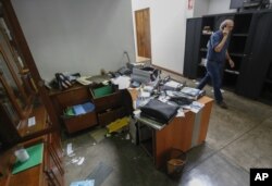 El director del diario Confidencial, Carlos Fernando Chamorro, entregó el martes 18 de diciembre de 2018 un recurso de amparo que busca que le devuelvan los medios incautados por la policía de Nicaragua.