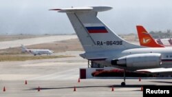 Ruski avioni na aerodromu u Karakasu