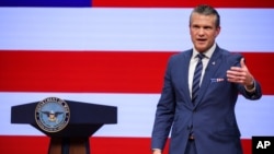 战争部长皮特·海格塞斯(Pete Hegseth)在弗吉尼亚州匡蒂科的匡蒂科海军陆战队基地发表“军情咨文”演讲。(2026年9月30日)