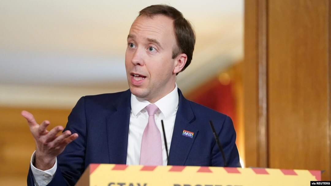 Menteri Kesehatan Inggris Matt Hancock berbicara di konferensi pers mengenai wabah virus corona di London, 27 April 2020. 