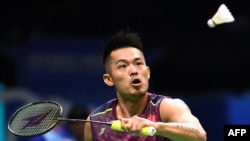 Lin Dan saat bertanding melawan Mark Caljouw dari Belanda dalam laga tunggal putra, turnamen bulu tangkis World Championship di Nanjing, Provinsi Jiangsu, 30 Juli 2018.