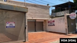 Vista de la fachada de un local comercial en venta en la avenida 13A de Maracaibo, Venezuela.
