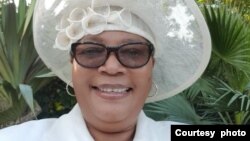 Muzvare Thokozani Khupe, mutewedzeri wemutungamiri weMDC-T vakakwira kudare reHigh Court vachida kumisa kudzingwa kwavo muMDC-T.