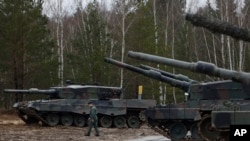 Канцеларот Олаф Шолц во понеделникот потврди дека Германија веќе испорачала 18 од своите напредни тенкови Леопард 2 на Украина, меѓу најценетите во светот. 