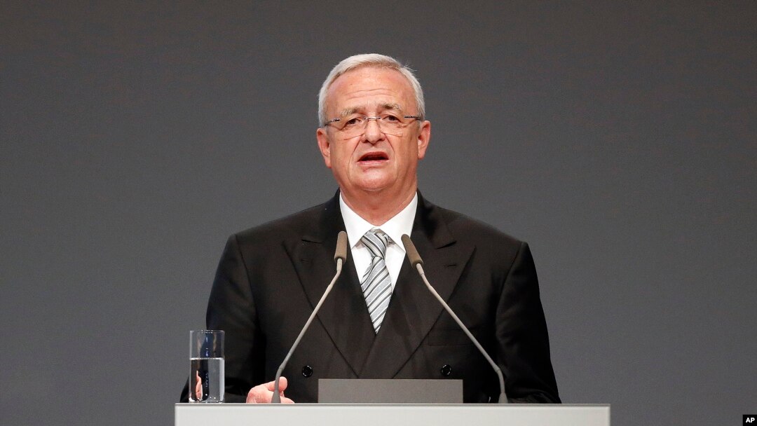 Martin Winterkorn, saat menjabat CEO Volkswagen, memberi kata sambutan dalam rapat tahunan pemegang saham di kantor Volkswagen, Hannover, Jerman, 5 Mei 2015. (Foto: Frank Augstein/AP Photo)