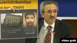 یکی از اعضای سازمان مجاهدین خلق درباره اسدالله اسدی، دیپلمات ایرانی متهم به همدستی در توطئه بمبگذاری پاریس، توضیح می دهد - آرشیو