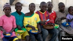 Children displaced as a result of Boko Haram attacks in the northeast region of Nigeria, eat their meal at a camp for internally displaced persons (IDP) in Yola, Adamawa State, Jan. 13, 2015. 