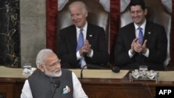 بھارتی وزیر اعظم 2016 میں امریکی کانگریس میں خطاب کر رہے ہیں۔ (فائل فوٹو)