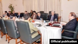  وزيراعظم  نوازشريف  دنهې په ورځ اسلام اباد کې  دلوړې کچې  ديوې غونډې مشري کړې