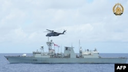 Máy bay Sikorsky CH148 Cyclone và tàu HMCS Montréal (FFH336) của Canada trong cuộc tập trận chung với hải quân của Philippines, Mỹ, Australia, ngày 7/8/2024.