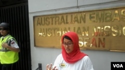 Nanda Olivia Daniel, a survivor of the 2004 attack on the Australian Embassy, commemorates event, Jakarta, Sept. 9, 2014 (Photo:VOA/Andylala).