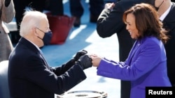 Predsjednik Joe Biden i potpredsjednica Kamala Harris poslije polaganja zakletve