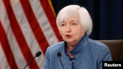 Direktur Bank Sentral Amerika Janet Yellen memberikan keterangan kepada media di Washington DC, Rabu (14/12). 