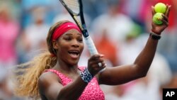 Petenis pemenang 19 gelar grand slam, Serena Williams, dalam sebuah pertandingan AS Terbuka.