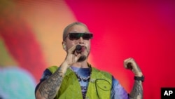 ARCHIVO- En esta fotografía de archivo del 31 de julio de 2019 el cantante J Balvin durante un concierto en Tel Aviv, Israel. 