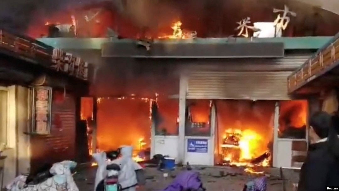 中國河北省張家口市一家菜市場火災造成8人死亡，15人受傷。 (2025年1月4日)