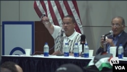 Keith Ellison di Bridgeview, Chicago, Illinois. (Kane Farabaugh/VOA)