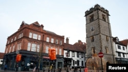 A view of the deserted High Street amid the coronavirus disease (COVID-19) lockdown in St Albans, Britain, January 5, 2021. REUTERS/Matthew Childs