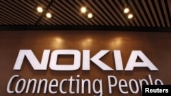 La empresa demandada interpreta de manera diferente las normas y por eso utiliza la tecnología de Nokia en EE.UU.