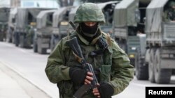 Desde hace días, aparte de las que tiene en la base de Sebastopol, Rusia había acantonado tropas en la frontera con Ucrania.