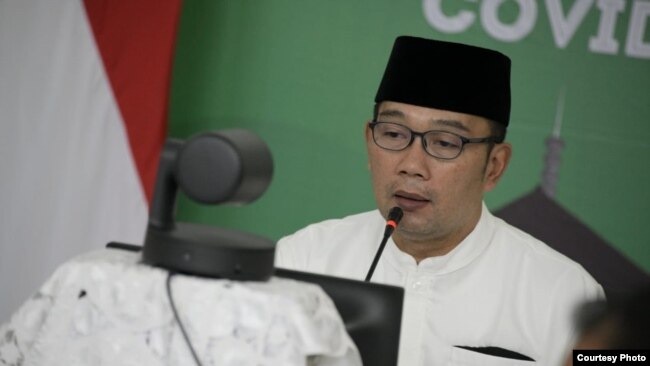 Gubernur Jabar Ridwan Kamil saat mengikuti forum kebudayaan Jabar bersama para seniman/budayawan (foto: dok. Humas Jabar).