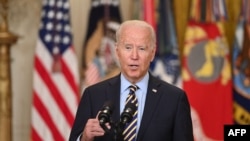 조 바이든 미국 대통령이 8일 백악관 이스트룸에서 아프가니스탄 상황에 대해 연설하고 있다. 