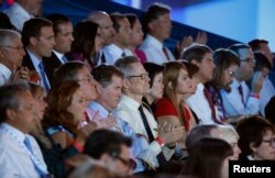 The audience at the Reagan Presidential Library applauds during the second official Republican presidential candidates debate of the 2016 U.S. presidential campaign in Simi Valley, Cal., Sept.16, 2015.