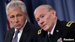 U.S. Secretary of Defense Chuck Hagel (L) and Joint Chiefs of Staff General Martin Dempsey hold a joint news conference at the Pentagon in Washington, March 17, 2013.