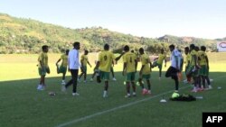 Les joueurs de l'Ethiopian Premier League s’échauffent avant un match, en Ethiopie, le 24 janvier 2013.