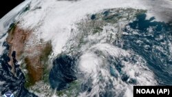 Imagens de satélite do furacão